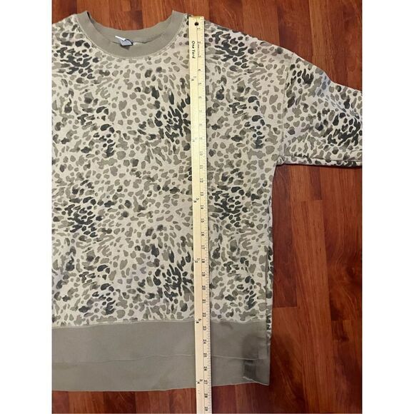 Old Navy Animal Print Sweater. size medium. - Picture 8 of 9